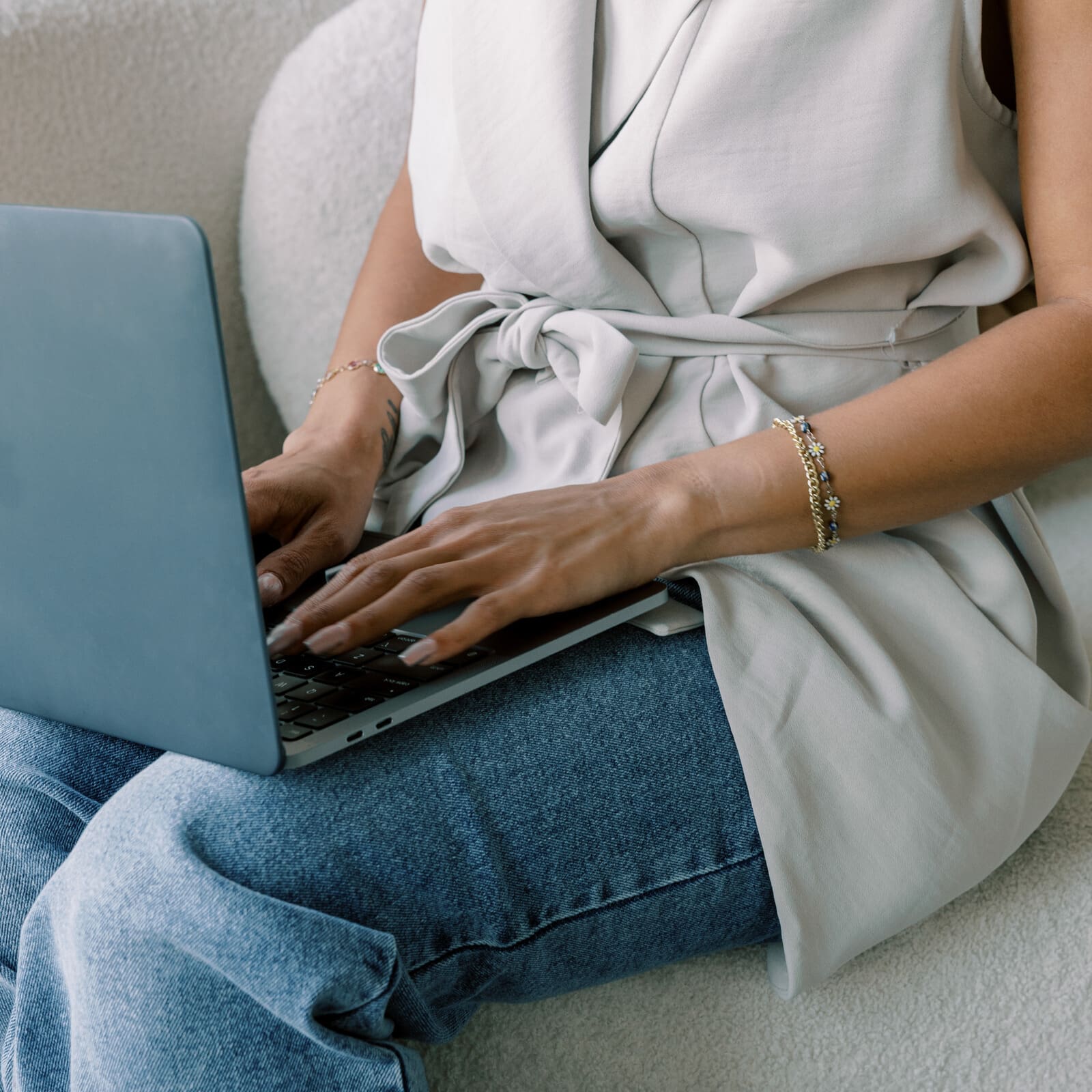 Trying to do it all on your own? Discover how to delegate tasks at work and home with 5 practical tips that help physicians save time, reduce stress, and focus on what matters most. #DelegateTasks #DoctorLife #PhysicianWellness #ProductivityTips #WorkLifeBalance