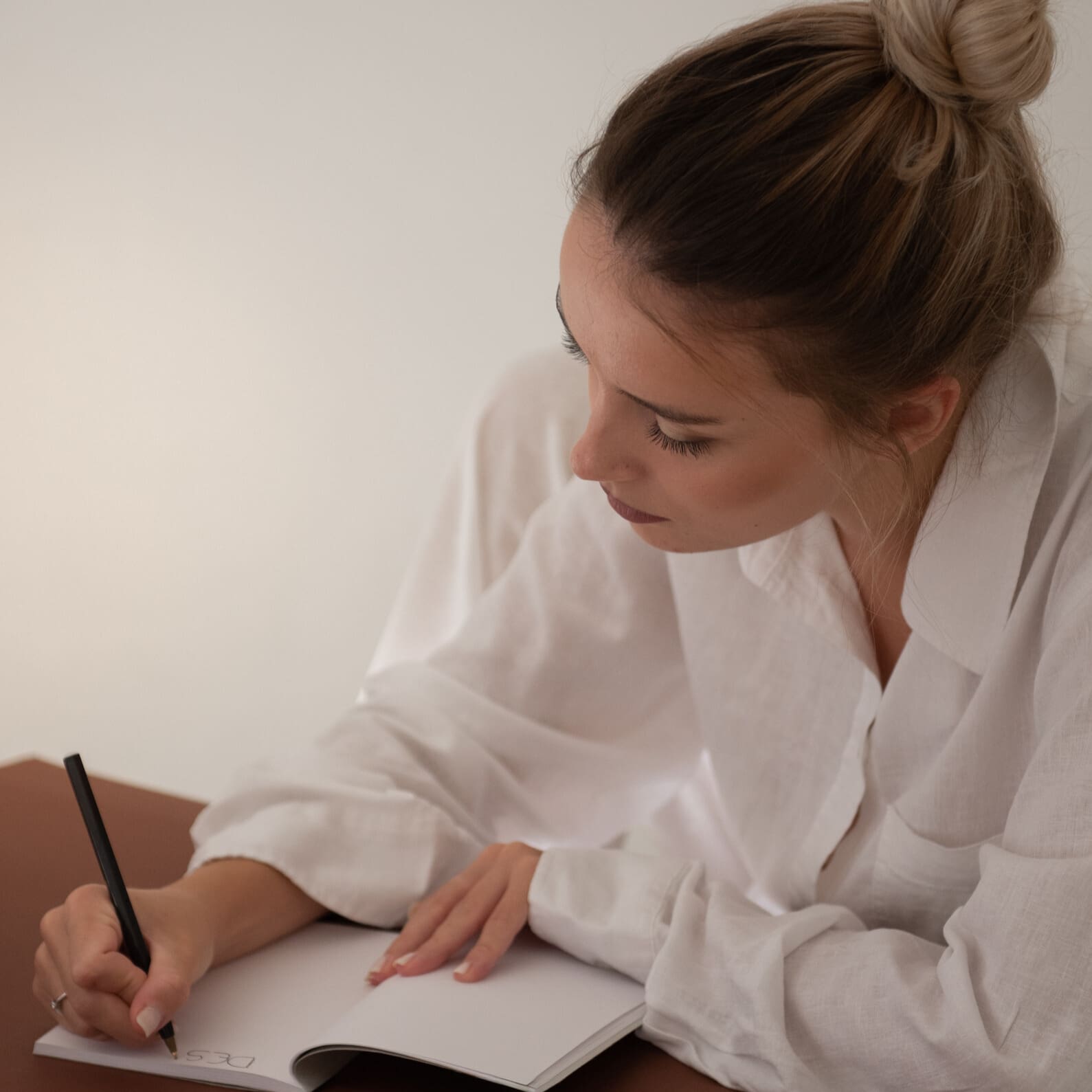 Doctor stress is real—but it doesn’t have to define your career. Discover how physicians can go from overwhelmed to empowered with practical strategies to reduce burnout, set boundaries, and thrive in medicine. #DoctorStress #PhysicianWellness #BurnoutPrevention #StressManagement #HealthcareLeadership #MindBodyMedicine #WorkLifeBalance #ResilientPhysician