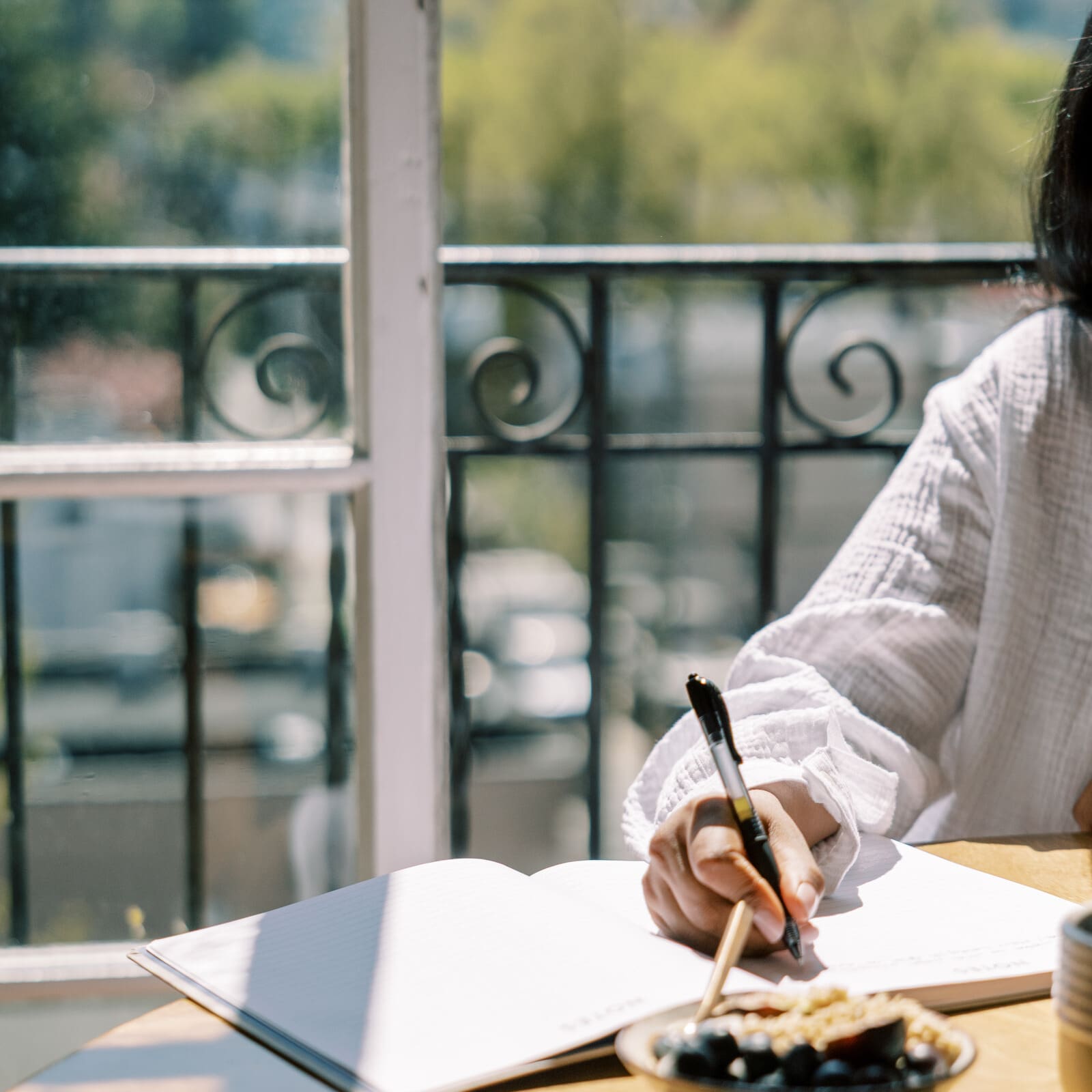 Working harder but not seeing results? Learn 5 high impact practices for doctors that save time, boost productivity, and create big results fast. #HighImpactPractices #DoctorLife #PhysicianWellness #WorkLifeBalance #ProductivityTips