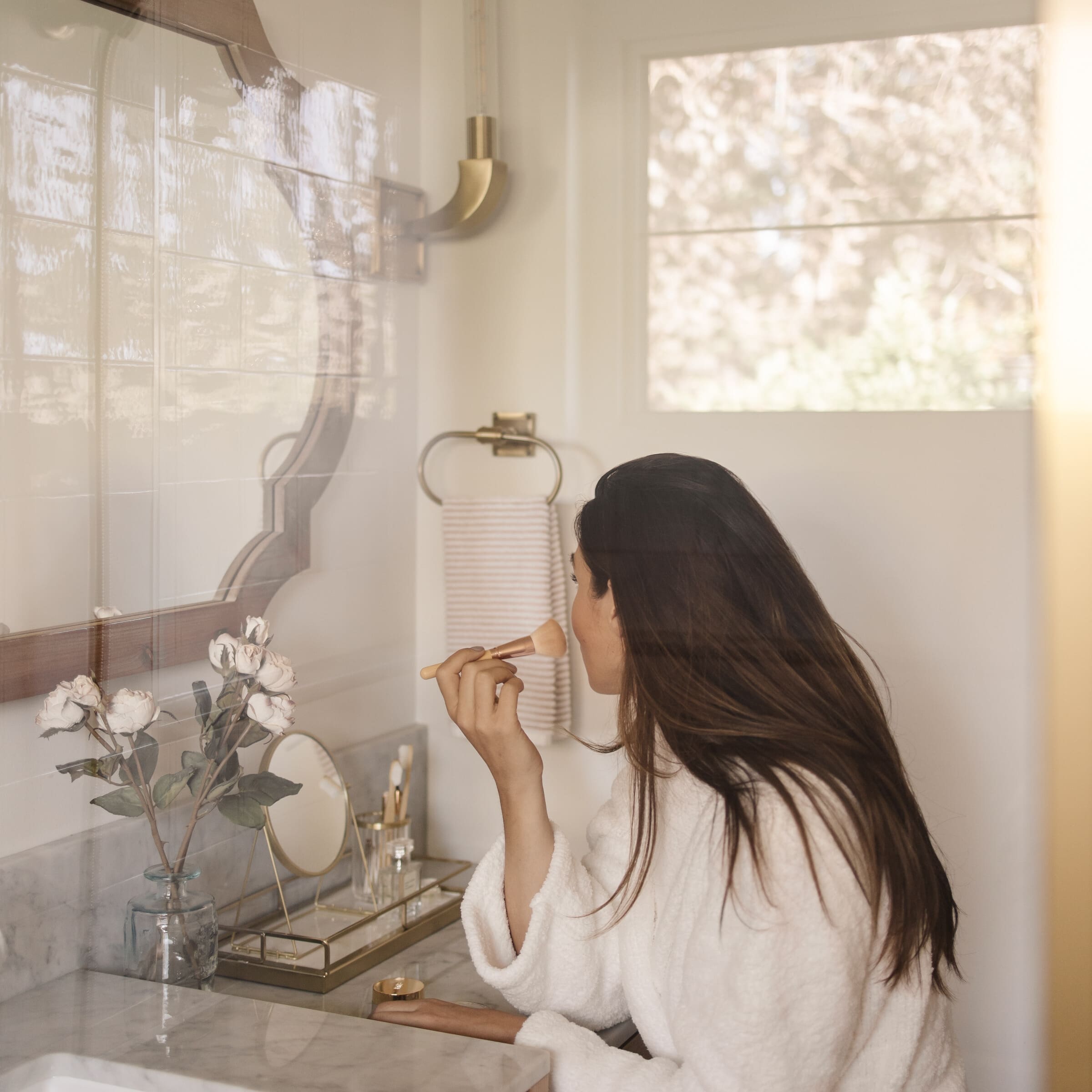 Rushing into busy days on empty? Learn 5 simple morning routine habits for doctors to boost energy, reduce stress, and start every day with intention. #MorningRoutine #DoctorLife #PhysicianWellness #WorkLifeBalance #ProductivityTips